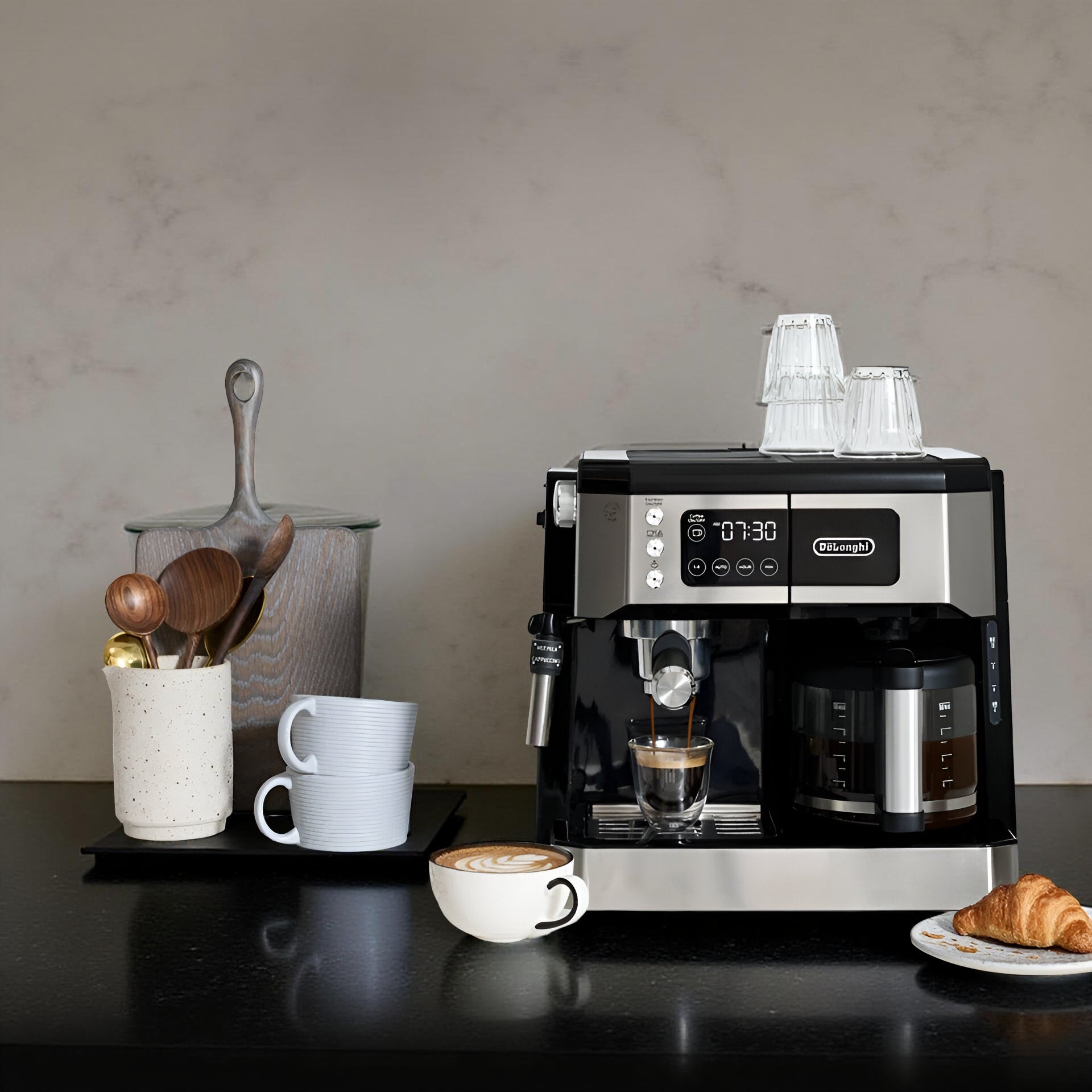 De'Longhi COM530M Coffee and Espresso Combo Brewer – Dual Heating System, Milk Frother & 2-in-1 Barista-Style Machine for Home Brewing