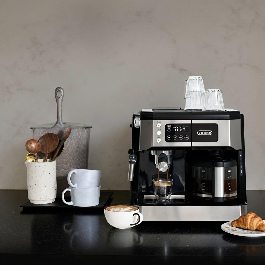 De'Longhi COM530M Coffee and Espresso Combo Brewer – Dual Heating System, Milk Frother & 2-in-1 Barista-Style Machine for Home Brewing